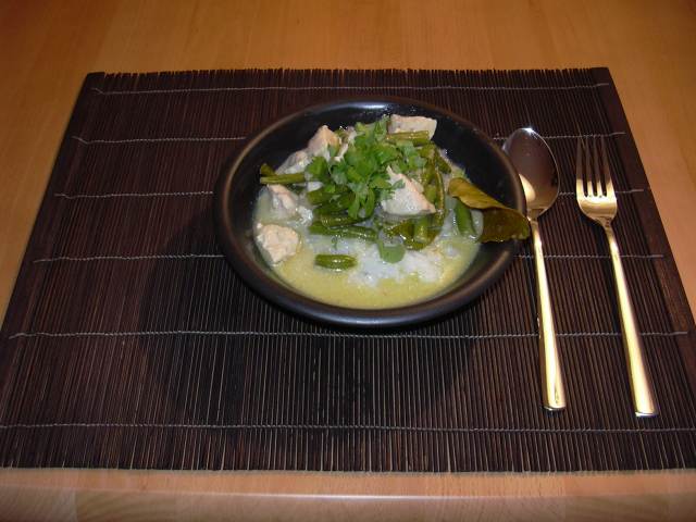 Thailaendisches gruenes Huehnercurry