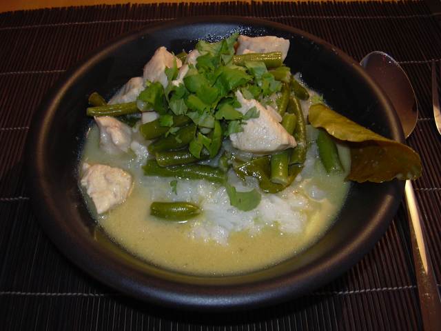 Thailaendisches gruenes Huehnercurry