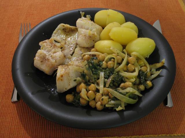 Kabeljaufilet mit Kichererbsen und Spinat